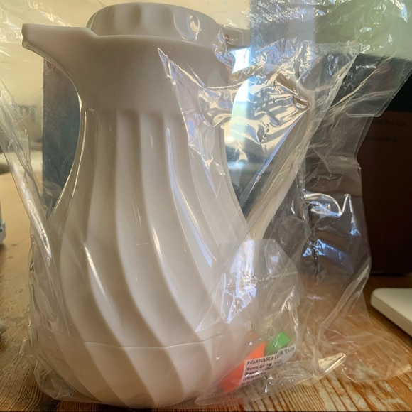 Connoisserve™ Coffee Carafe, 20 oz. - Picture 6 of 6